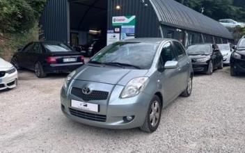 Toyota yaris Sathonay-Camp