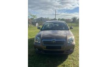 Toyota avensis verso Saint-Laurent-d'Arce