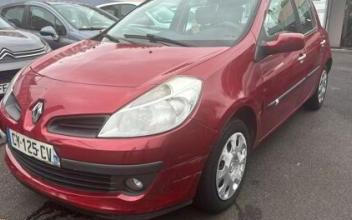 Renault clio L'Hay-les-Roses