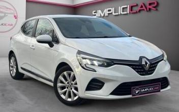 Renault clio v Lagny-sur-Marne