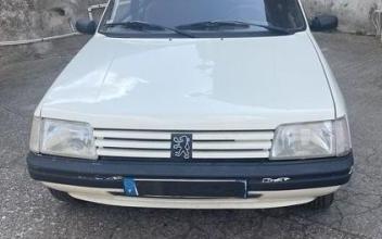 Peugeot 205 Castelnau-de-Guers
