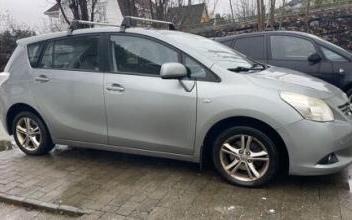 Toyota corolla verso Nîmes