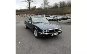 Jaguar XJ8 Moulins