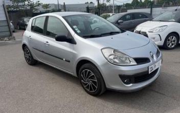 Renault clio iii La-Courneuve