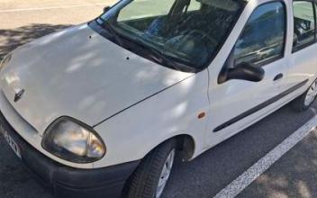 Renault clio ii Le-Grau-du-Roi