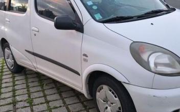 Toyota yaris verso Lannion