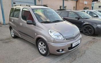 Toyota yaris verso Saint-Genis-Pouilly
