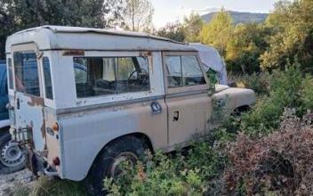 Land-rover defender Fontanès