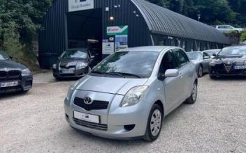 Toyota yaris Sathonay-Camp