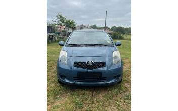 Toyota yaris Saint-Laurent-d'Arce