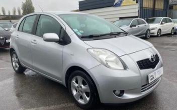 Toyota yaris La-Courneuve