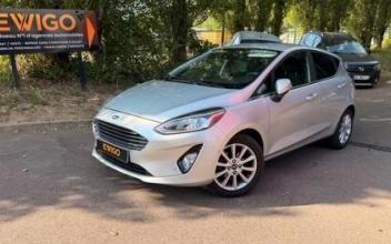 Ford fiesta Saint-Jean-du-Cardonnay