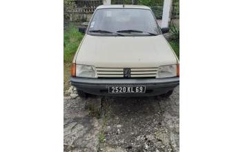 Peugeot 205 Décines-Charpieu