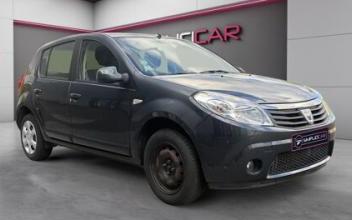 Dacia sandero Beaucouzé