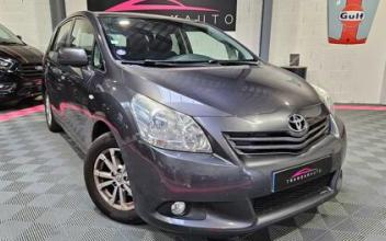 Toyota verso La-Chapelle-des-Fougeretz