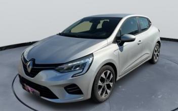 Renault clio v Guyancourt