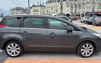 Peugeot 5008 Paris