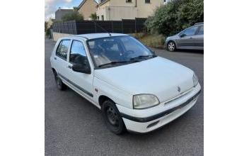 Renault clio Saint-Didier
