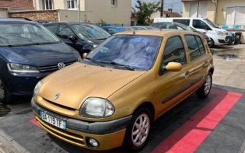 Renault clio ii Le-Blanc-Mesnil