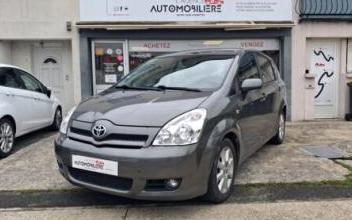 Toyota corolla verso Saint-Barthélemy-d'Anjou