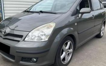 Toyota corolla verso Salaise-sur-Sanne