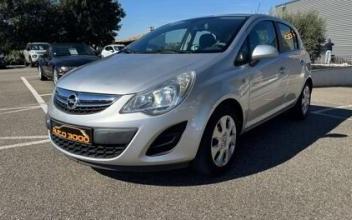Opel corsa Sainte-Cécile-les-Vignes