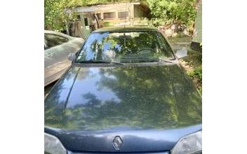 Renault r25 Grayan-et-l'Hôpital