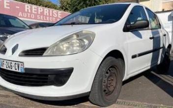 Renault clio L'Hay-les-Roses
