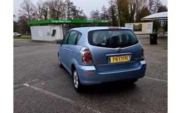 Toyota corolla verso Verneuil-sur-Avre