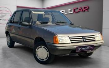 Peugeot 205 Saint-Laurent-Blangy