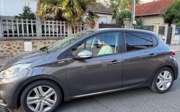 Peugeot 208 Versailles