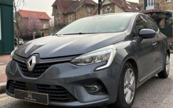 Renault clio v Saint-Germain-en-Laye