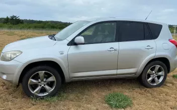 Toyota RAV 4 Le-Verdon-sur-Mer