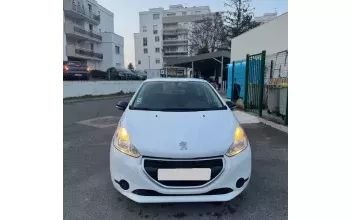 Peugeot 208 Le-Mesnil-Saint-Denis