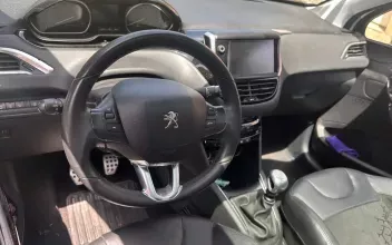 Peugeot 208 La-Ferrière-aux-Etangs