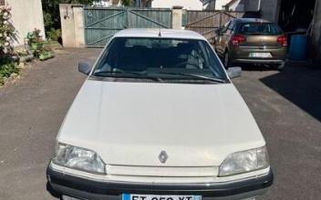 Renault r25 Saint-Clément