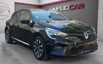 Renault clio v Paris