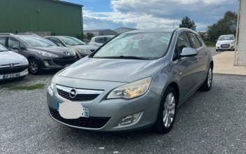 Opel Astra Saint-Médard-d'Aunis