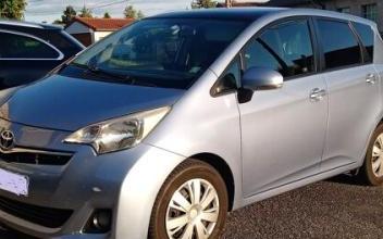 Toyota corolla verso Firminy