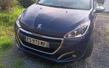 Peugeot 208 Saint-Silvain-Bas-le-Roc