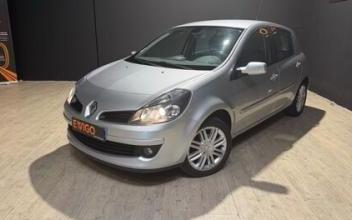Renault clio Saint-Maximin