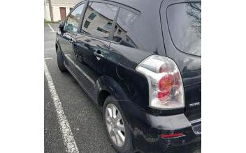 Toyota corolla verso Sainte-Eulalie