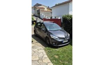 Toyota verso Saint-Jean-Bonnefonds