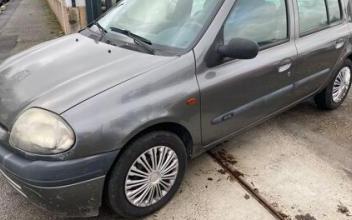 Renault clio ii Les-Essarts-le-Roi