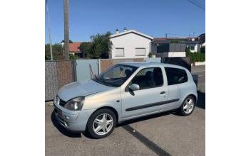 Renault clio Saint-Louis