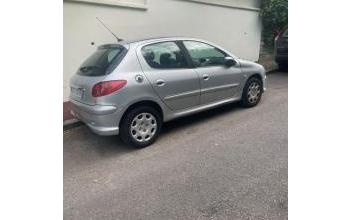 Peugeot 206 Suresnes