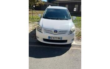 Toyota auris Saint-Laurent-d'Arce