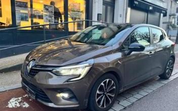 Renault clio v Rueil-Malmaison